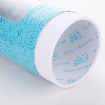 窓、浮彫りになるポリ塩化ビニールの窓の紙箱と包む100mlペーパー管