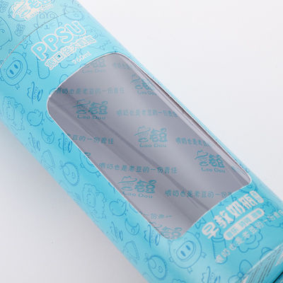 窓、浮彫りになるポリ塩化ビニールの窓の紙箱と包む100mlペーパー管